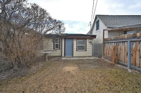 Calgary, AB T2J 1L6,1024 18 AVE SE