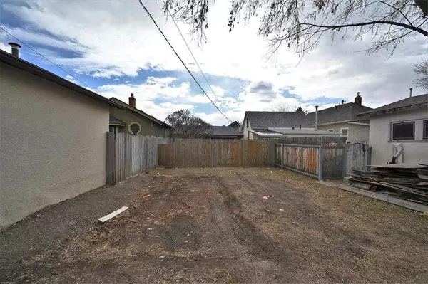 Calgary, AB T2J 1L6,1024 18 AVE SE