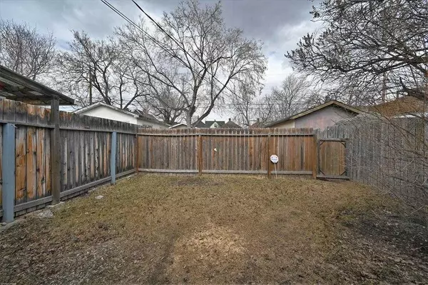 Calgary, AB T2J 1L6,1024 18 AVE SE