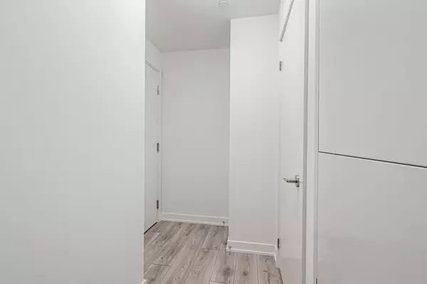 Toronto C10, ON M4P 1V7,110 Broadway AVE #2005