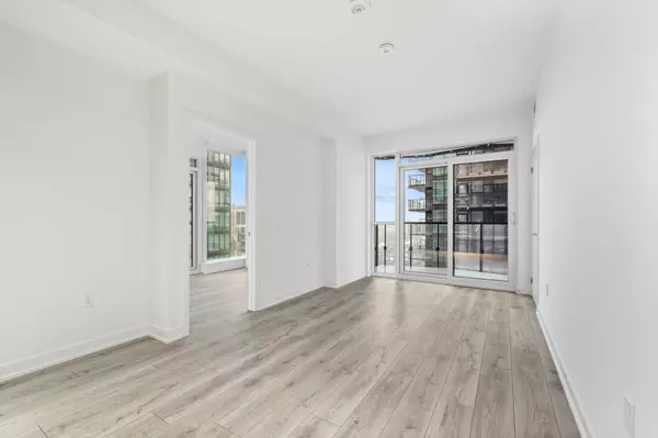 Toronto C10, ON M4P 1V7,110 Broadway AVE #2005