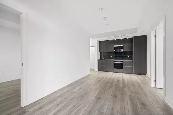 Toronto C10, ON M4P 1V7,110 Broadway AVE #2005