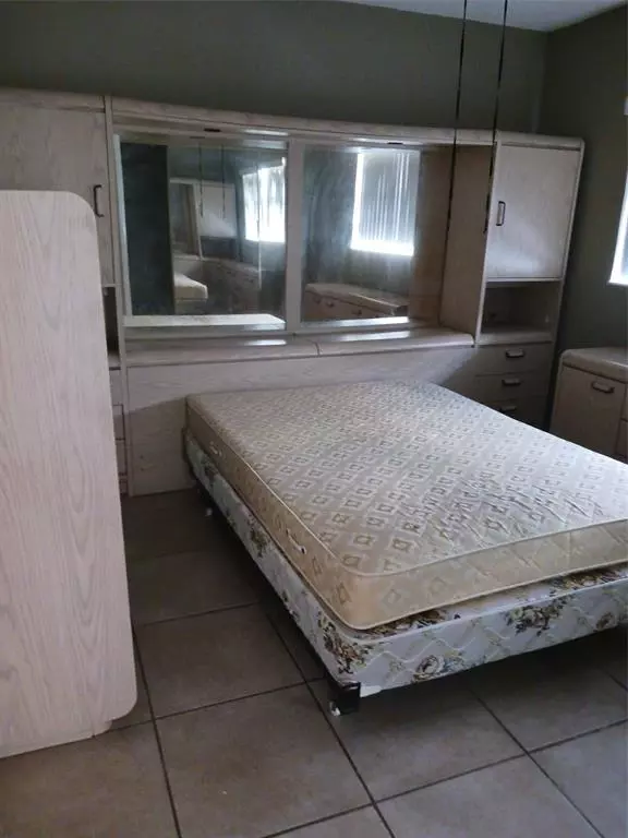 Margate, FL 33063,7605 W Atlantic Blvd #106