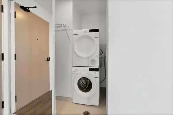 Vaughan, ON L4K 0P8,28 Interchange WAY #4010