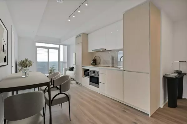 Vaughan, ON L4K 0P8,28 Interchange WAY #4010