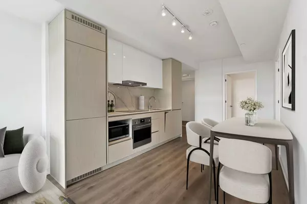 Vaughan, ON L4K 0P8,28 Interchange WAY #4010