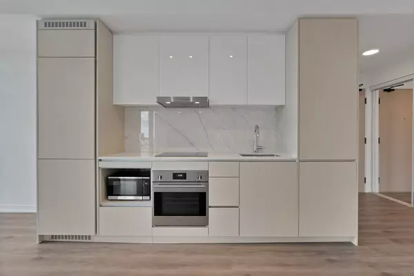 Vaughan, ON L4K 0P8,28 Interchange WAY #4010