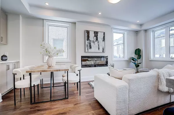 Richmond Hill, ON L4E 1K8,18 Mace AVE