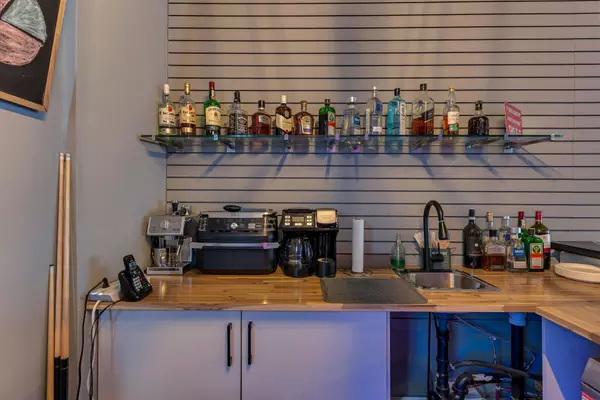 Toronto W06, ON M8V 1H4,2789 Lakeshore BLVD W