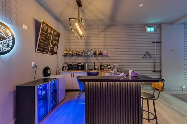 Toronto W06, ON M8V 1H4,2789 Lakeshore BLVD W