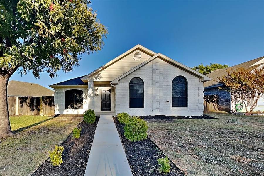 7008 Bentley Avenue, Fort Worth, TX 76137