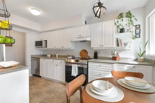 Victoria, BC V8T 2B5,1366 Hillside Ave #301