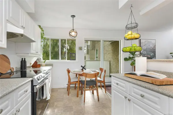 Victoria, BC V8T 2B5,1366 Hillside Ave #301