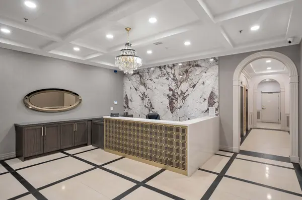 Toronto C02, ON M4V 3C4,1 Deer Park CRES #701