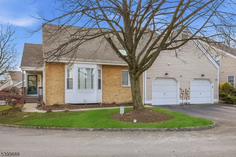 254 Crescenzi Ct #254, West Orange Twp., NJ 07052