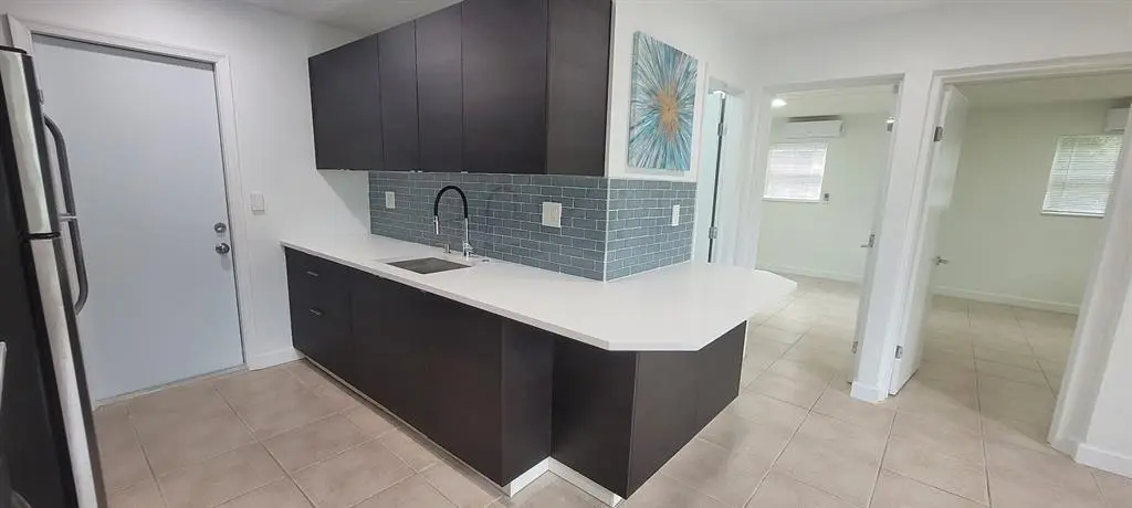 Fort Lauderdale, FL 33311,905 NW 16th Ave #2