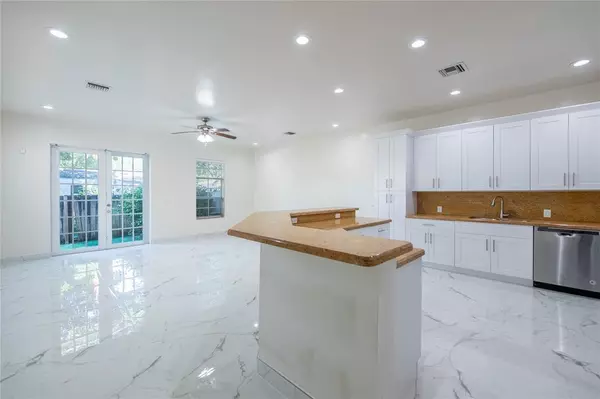 Fort Lauderdale, FL 33315,819 SW 7th Ave #819