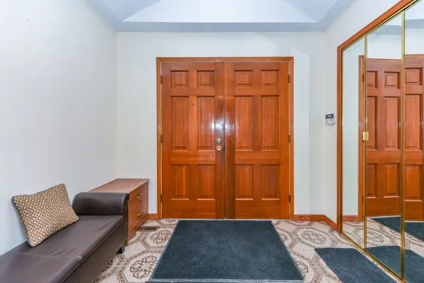 Toronto W10, ON M9V 4P3,27 Kiskadee DR