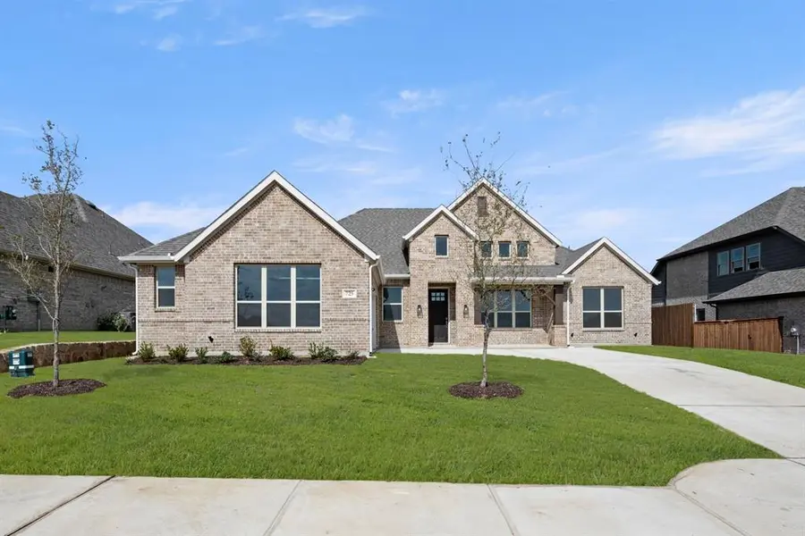 725 Carriage Hill Road, Midlothian, TX 76065