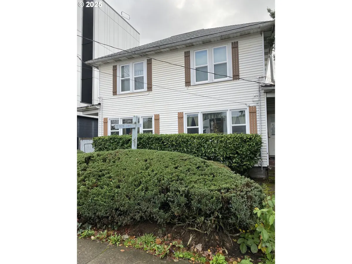 Portland, OR 97215,4320 SE HAWTHORNE BLVD