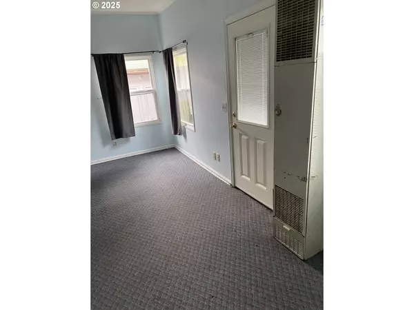 Portland, OR 97215,4320 SE HAWTHORNE BLVD