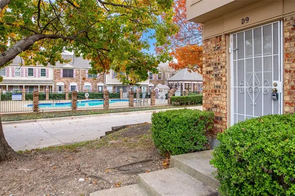 Garland, TX 75040,613 Carriagehouse Lane #9