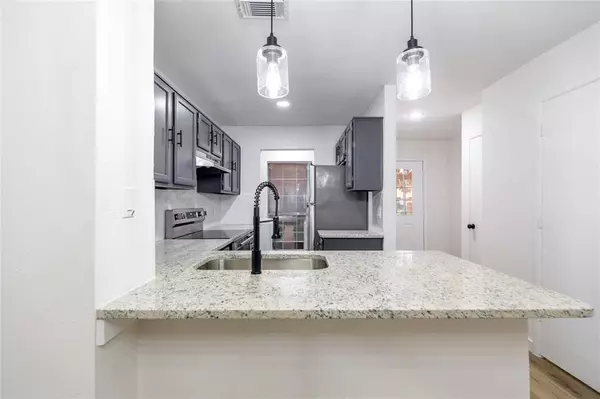 Garland, TX 75040,613 Carriagehouse Lane #9