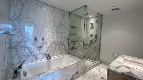 Toronto C01, ON M5H 0A2,180 university AVE #4104