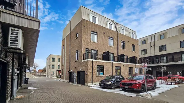 Toronto C13, ON M4A 2X2,32 SPRUCE PINES CRES