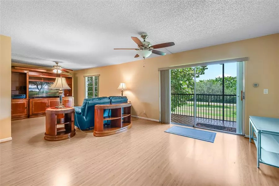 271 S Hollybrook Dr #304, Pembroke Pines, FL 33025