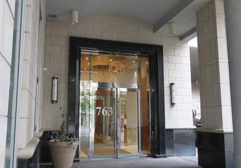 Toronto C01, ON M5G 2R3,763 Bay ST #4212