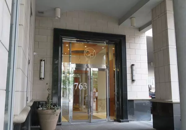 763 Bay ST #4212, Toronto C01, ON M5G 2R3