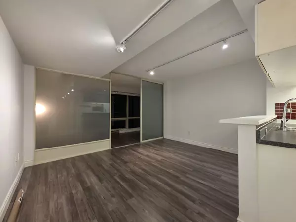 Toronto C01, ON M5S 3A6,1001 Bay ST #2513