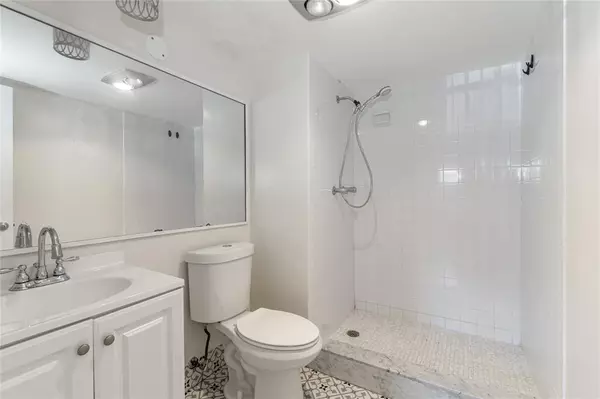 Pembroke Pines, FL 33025,9523 S Hollybrook Lake Dr #107