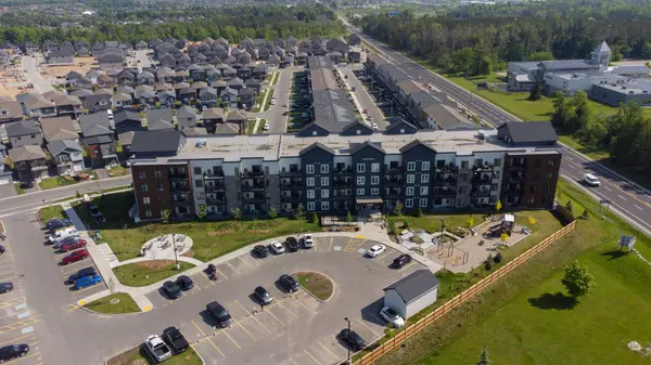 Barrie, ON L9J 0J6,54 KODA ST #305