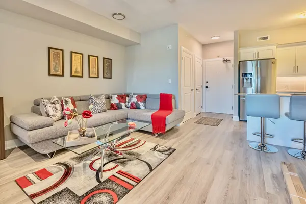 Barrie, ON L9J 0J6,54 KODA ST #305