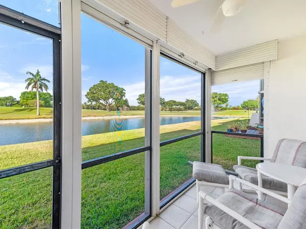 Pembroke Pines, FL 33025,9923 S Hollybrook Lake Dr #109