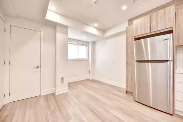 Toronto W03, ON M6E 4R1,385 McRoberts AVE #Laneway