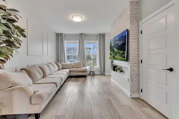 Airdrie, AB T4B 4J8,224 Hillcrest RD SW