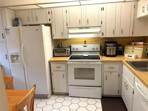 Lauderhill, FL 33319,3571 Inverrary Dr #209