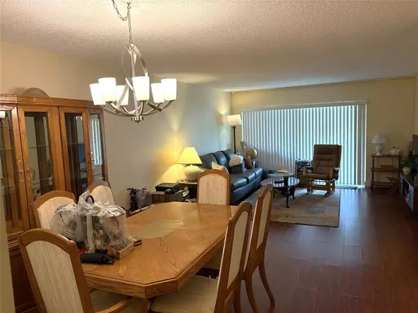 Lauderhill, FL 33319,3571 Inverrary Dr #209