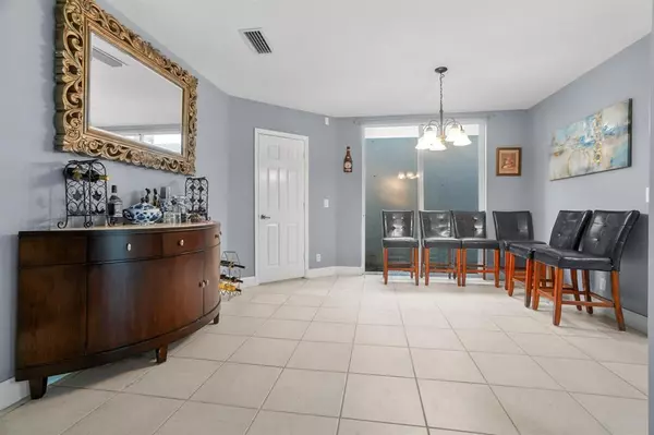 West Palm Beach, FL 33409,3273 El Camino Real