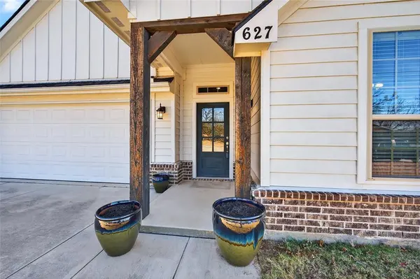 Van Alstyne, TX 75495,627 N Preston Avenue