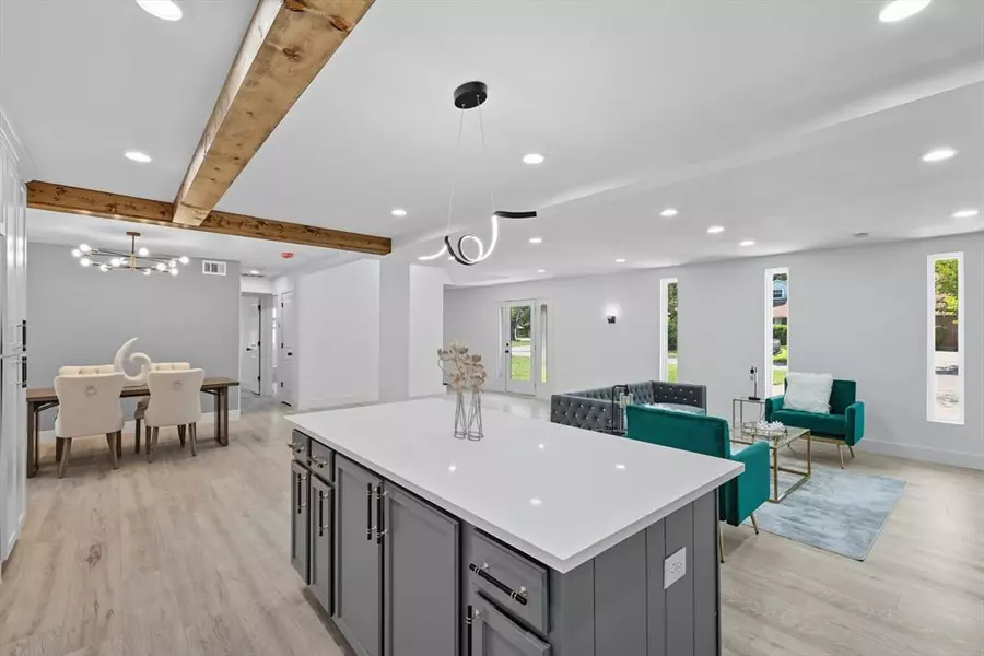 1703 FOSTER Drive, Arlington, TX 76012