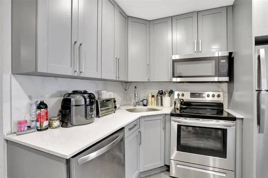 2617 NW 9th Ave, Wilton Manors, FL 33311