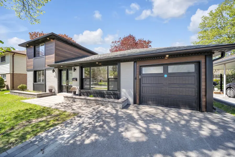 8 Vanderbrent CRES, Toronto W09, ON M9R 3W8