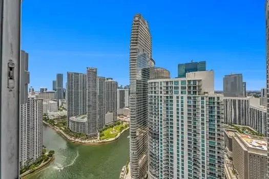 Miami, FL 33131,325 S Biscayne Blvd #UPH-14