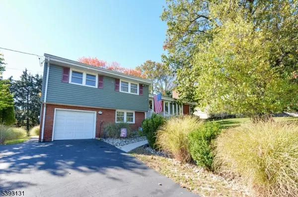 156 Dorothy Dr, North Haledon Boro, NJ 07508