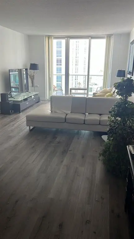 Hollywood, FL 33019,3901 S Ocean Dr #10J