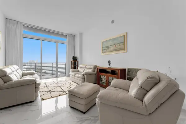 Miami, FL 33131,325 S Biscayne Blvd #UPH-14